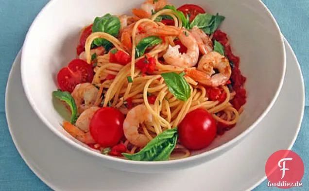 Zwei-Tomaten-Pasta mit Basilikum & würzigen Garnelen
