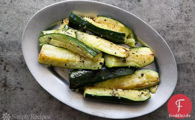 Geröstete Zucchini mit Knoblauch