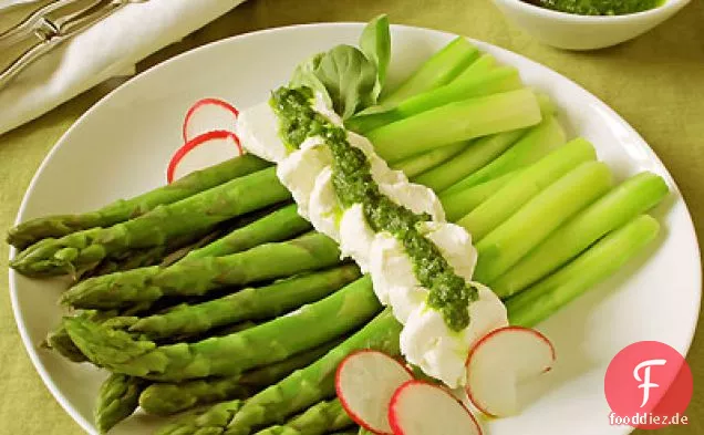 Spargel mit Ziegenkäse und Rucola-Sauce