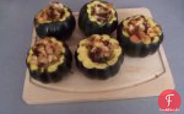 Tofu Macadamia gefüllter Kürbis