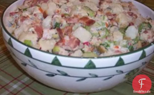 Kartoffelsalat mit Speck, Oliven und Radieschen
