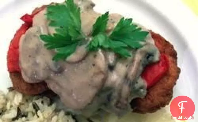 Schweinekotelett und geröstete rote Paprika backen
