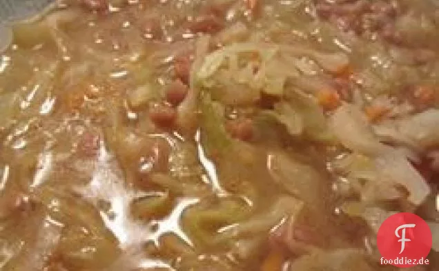 Kohl-, Kartoffel- und gebackene Bohnensuppe