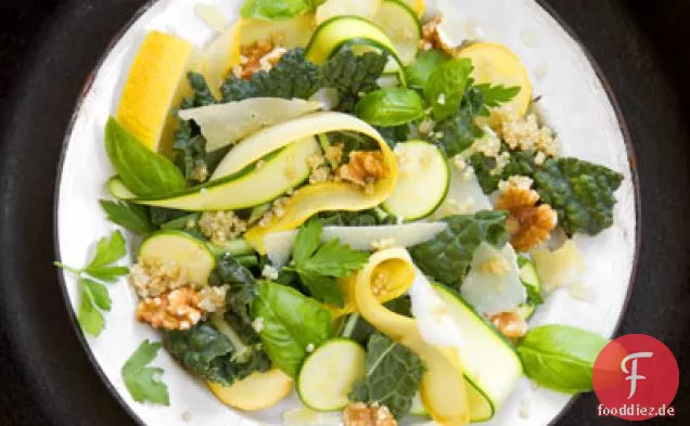 Kale & Sommer-Squash-Salat mit Quinoa & Zitrone