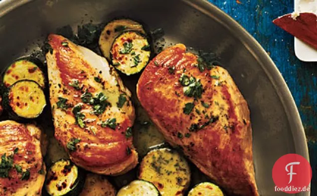 Sautiertes Huhn und Zucchini mit Petersilie-Kerbel-Pfanne Sauce