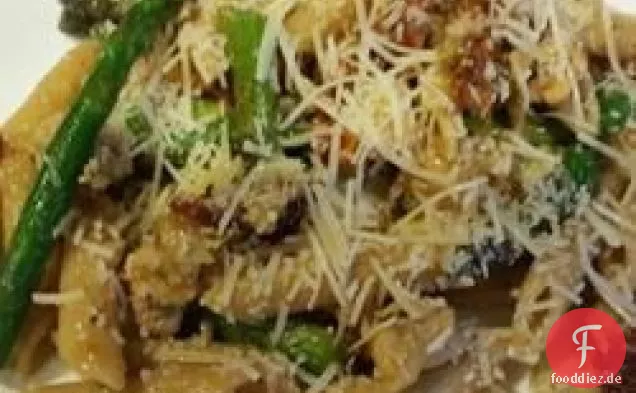 Chicken Penne mit Spargel, sonnengetrockneten Tomaten und artischockenherzen