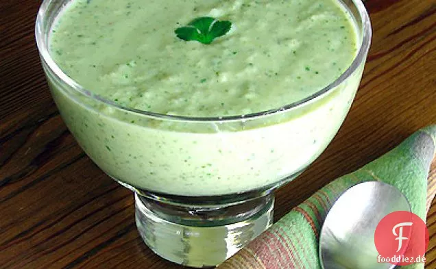 Gekühlte Tomatillo-Joghurt-Suppe