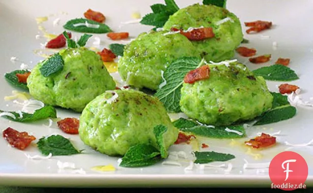 Erbsen-Gnudi (oder Gnocchi) mit Speck & Minze