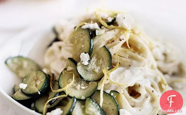 Pasta mit Zucchini und Ziegenkäse