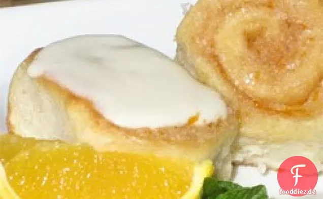 Omas Orangenbrötchen mit Orangen-Frischkäse-Zuckerguss