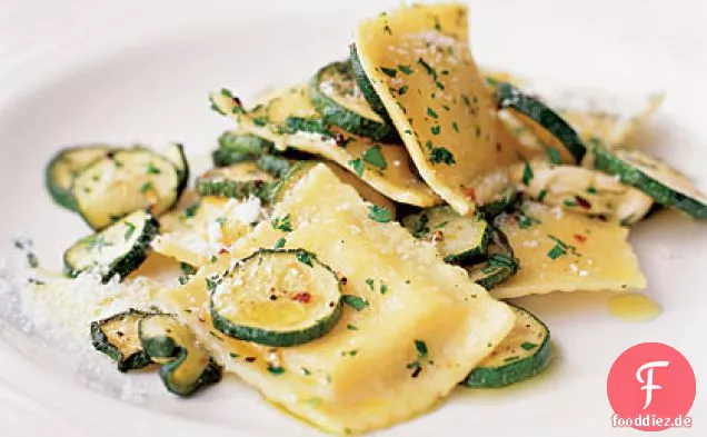 Ravioli mit gerösteten Zucchini