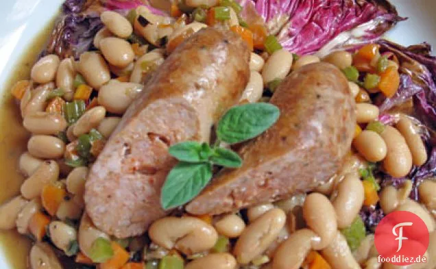 Italienische Würstchen mit weißen Bohnen und Radicchio