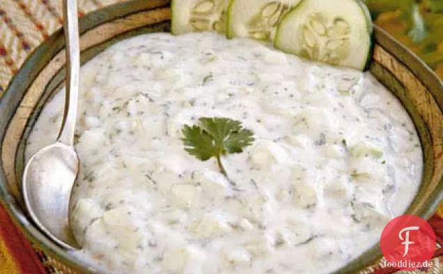 Kühler Gurkensalat
