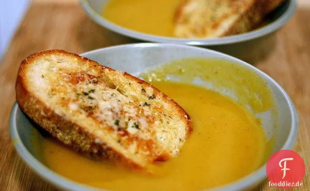 Winter-Squash-Suppe Mit Gruyere-Croutons