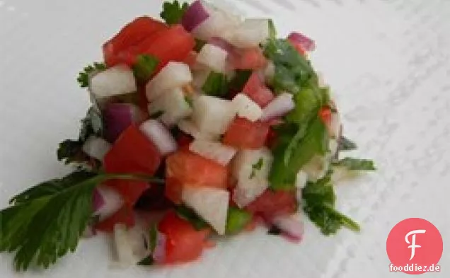 Miki ist Jicama (Pico de Gallo Salsa)