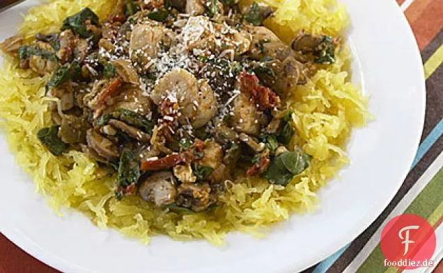 Spaghetti-Kürbis mit Huhn, Pilzen und Spinat