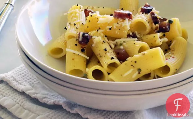 Rigatoni Carbonara mit Guanciale
