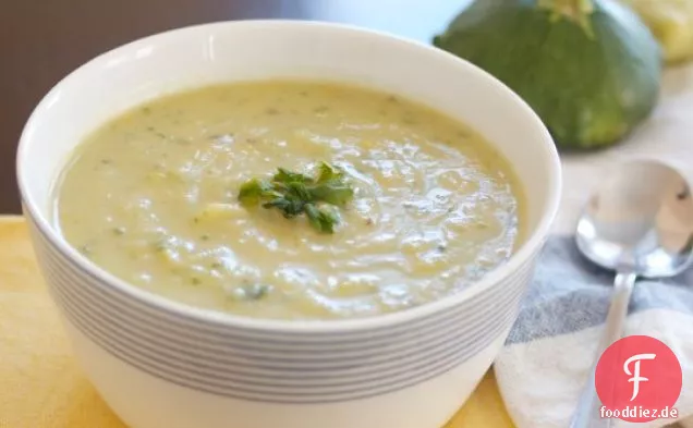 Einfache Sommer Squash Suppe