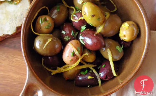 Marinierte Oliven mit Zitrone und Oregano