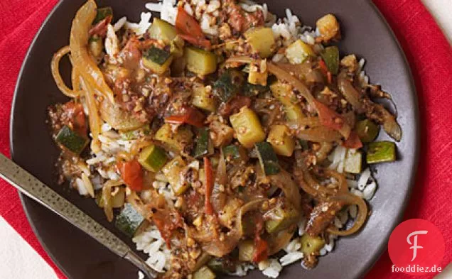 Zucchini im kubanischen Stil Kirschtomate Sofrito mit Mandel-Kakao Picada