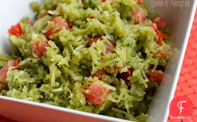 Spaghetti Squash-Pesto Mit Tomaten