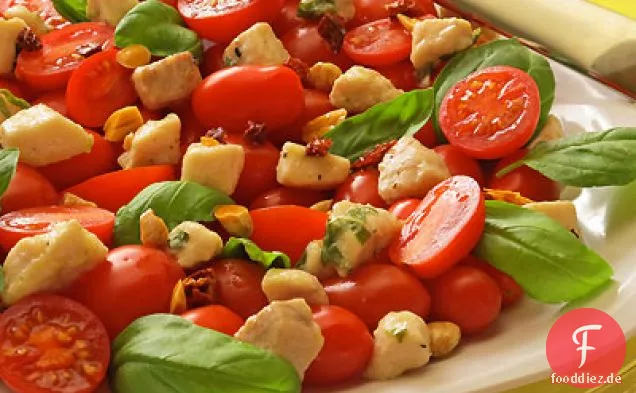 Marinierter Schwertfisch & Tomatensalat mit brutzelndem Knoblauch