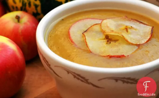 Gebratener Apfel und Winterkürbissuppe