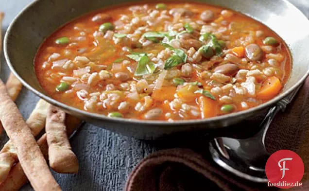 Gemischte Gemüse-und Farro-Suppe