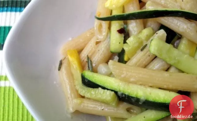 Pasta mit Sommerkürbis und Rosmarin