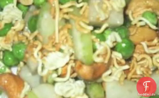 Erbsen-, Jicama- und Cashew-Salat