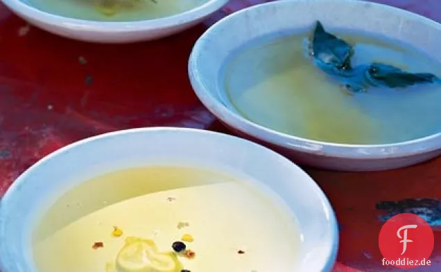 Salbei, Lorbeer und Knoblauch Tauchöl