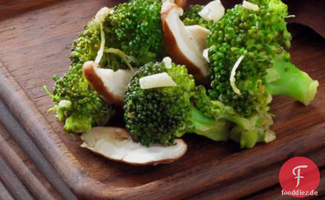 Gregs fantastischer Brokkolisalat mit Zitrone, Knoblauch und Shitake-Pilzen