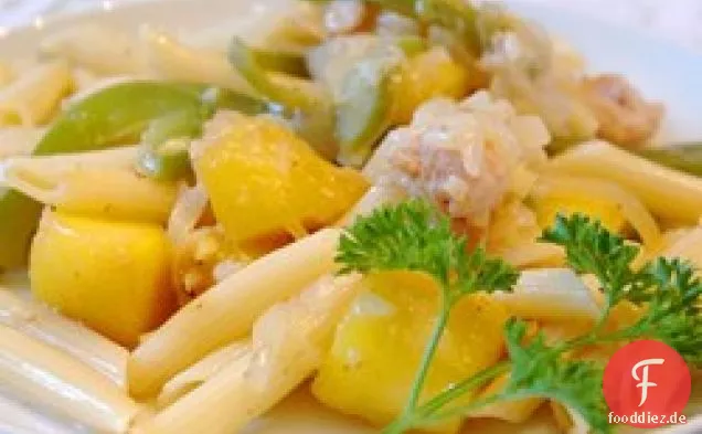 Huhn und Pasta in einer Mango-Sahne-Sauce