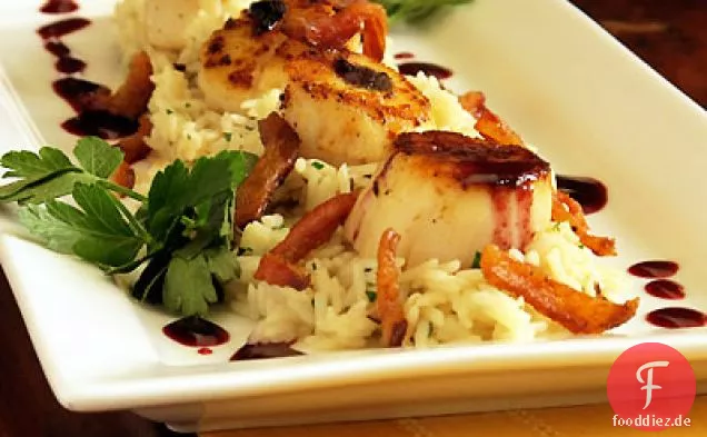 Gebratene Jakobsmuscheln mit würziger Brombeersauce, Guanciale & Shiitake-Risotto