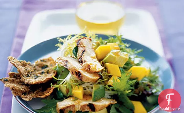 Gegrillter Hähnchensalat mit Avocado und Mango