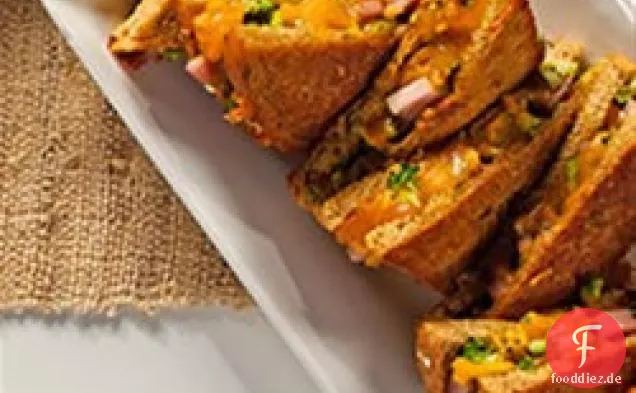 Brokkoli-Schinken Gegrilltes Käse-Sandwich