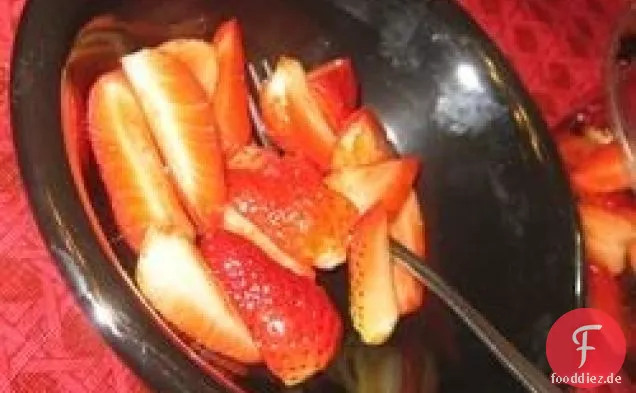 Frische Erdbeeren mit Balsamico-Essig