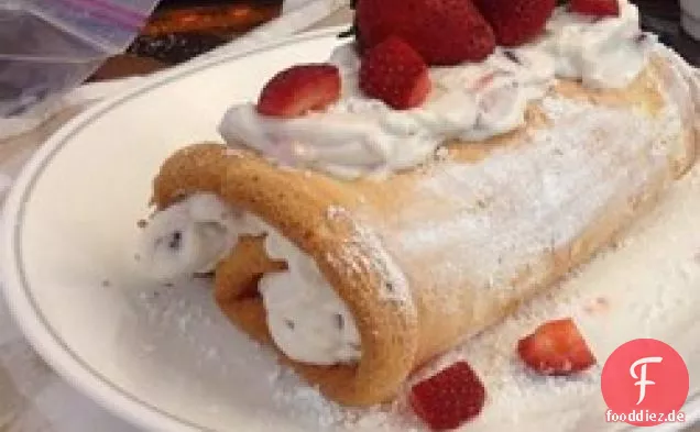 Engel Essen Kuchen und Erdbeercreme Rolle
