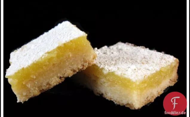 Zitronenquadrate mit Butter im europäischen Stil
