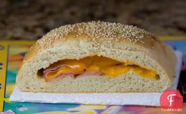 Schinken-und Cheddar-Stromboli