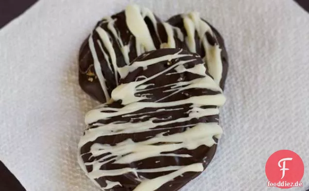 Schokolade überzogene Erdnussbutter Brezeln