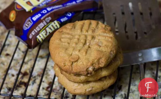 Riesige Erdnussbutter Brickle Cookies