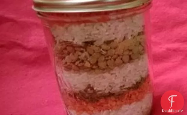 Reis und Linsensuppe in einem Glas