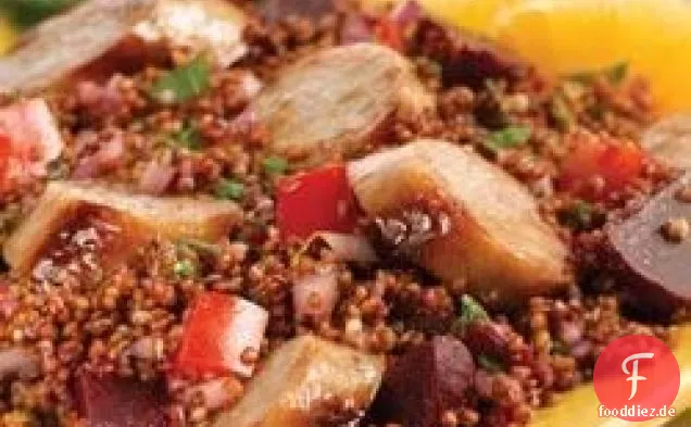 Inka-roter Quinoa-Salat mit süßer Apfel-Hühnerwurst