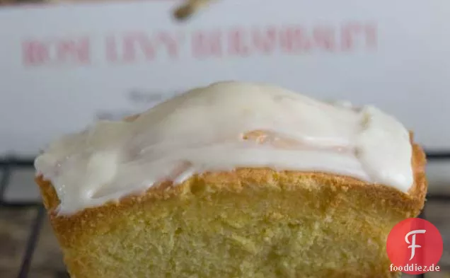 Perfekter Pfundkuchen mit Vanille-, Butter- und Nussextrakt