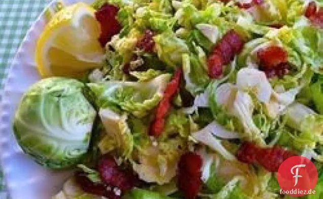 Wie man Rosenkohl mit Speckdressing macht