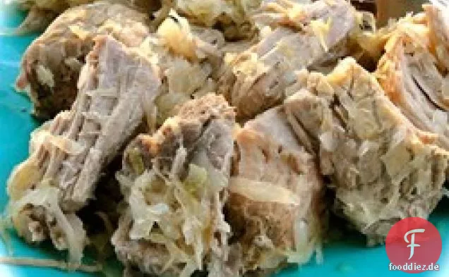 Slow Cooker Schweinefleisch und Sauerkraut