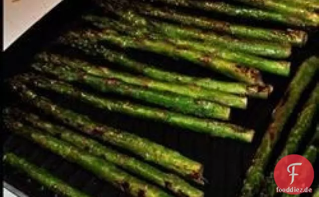 Betrunkener gegrillter Spargel