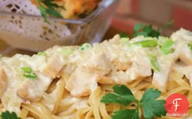 Cremiges Huhn auf Linguine