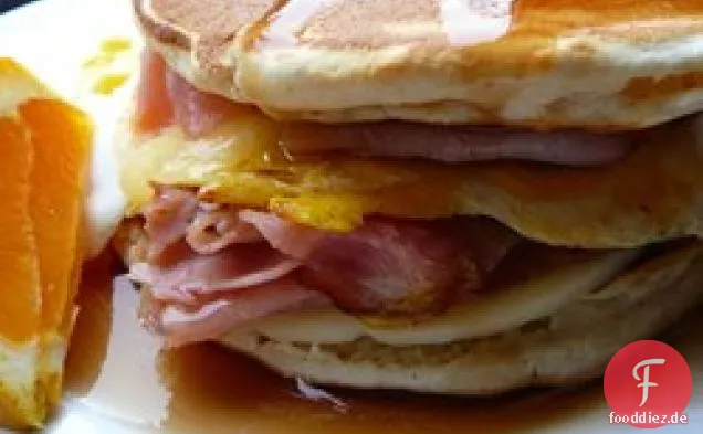 Übrig Gebliebene Pfannkuchen-Frühstück-Sandwich